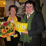 Präsidentin Michaela Hinterholzer und Frau Pauline Gschwandtner im Jahr 2012