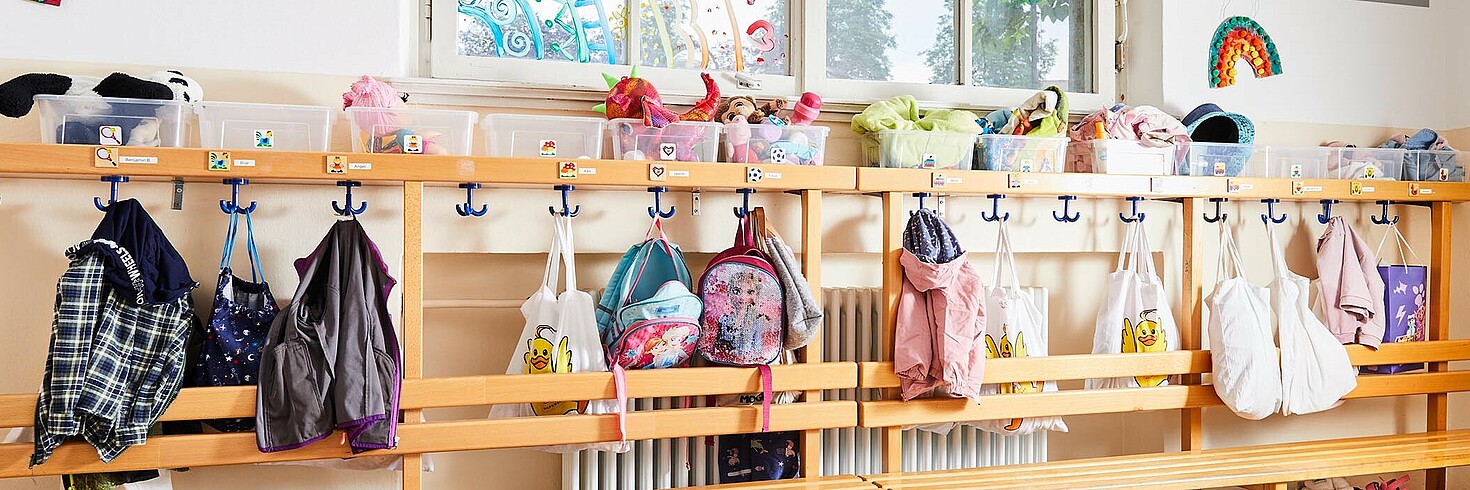 Aufnahme einer Garderobe in einer Kindertagesstätte 