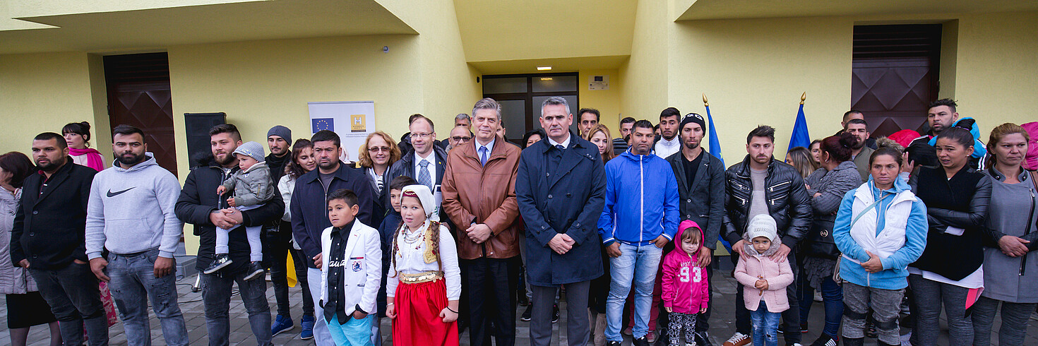 Schlüsselübergabe: Wohnraum für Roma-Familien
