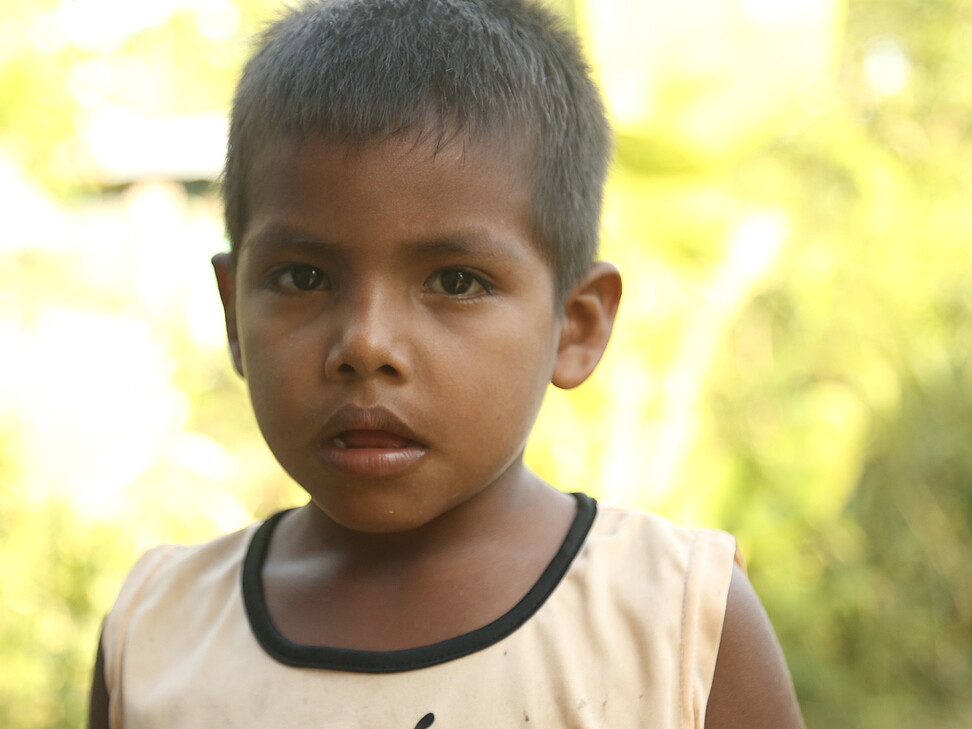 Indigener Bub in Kolumbien