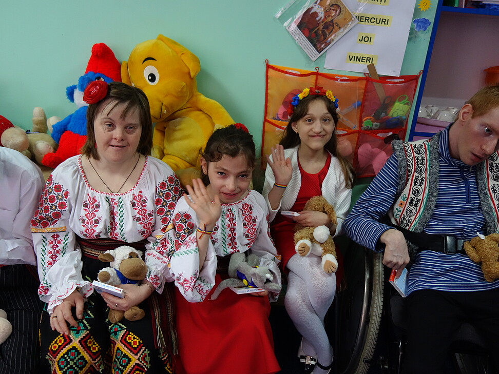 Festliche Kleidung der Kinder bei Jeannine Schillers Besuch