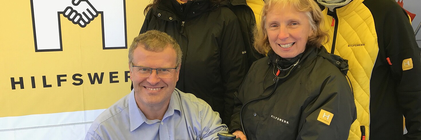 Mag. Martin Apfler beim Blutdruckmessen 
