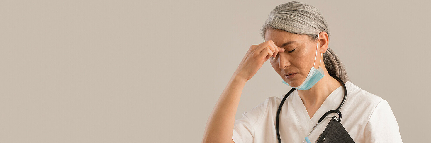 Gestresste Pflegeperson