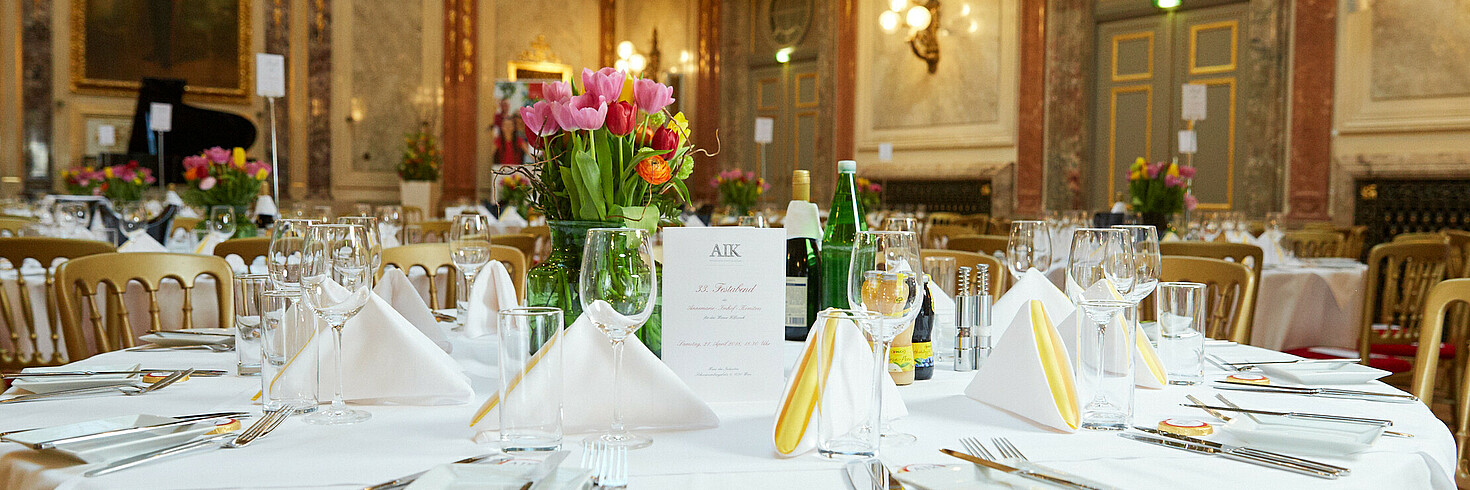 Festlicher gedeckter Tisch