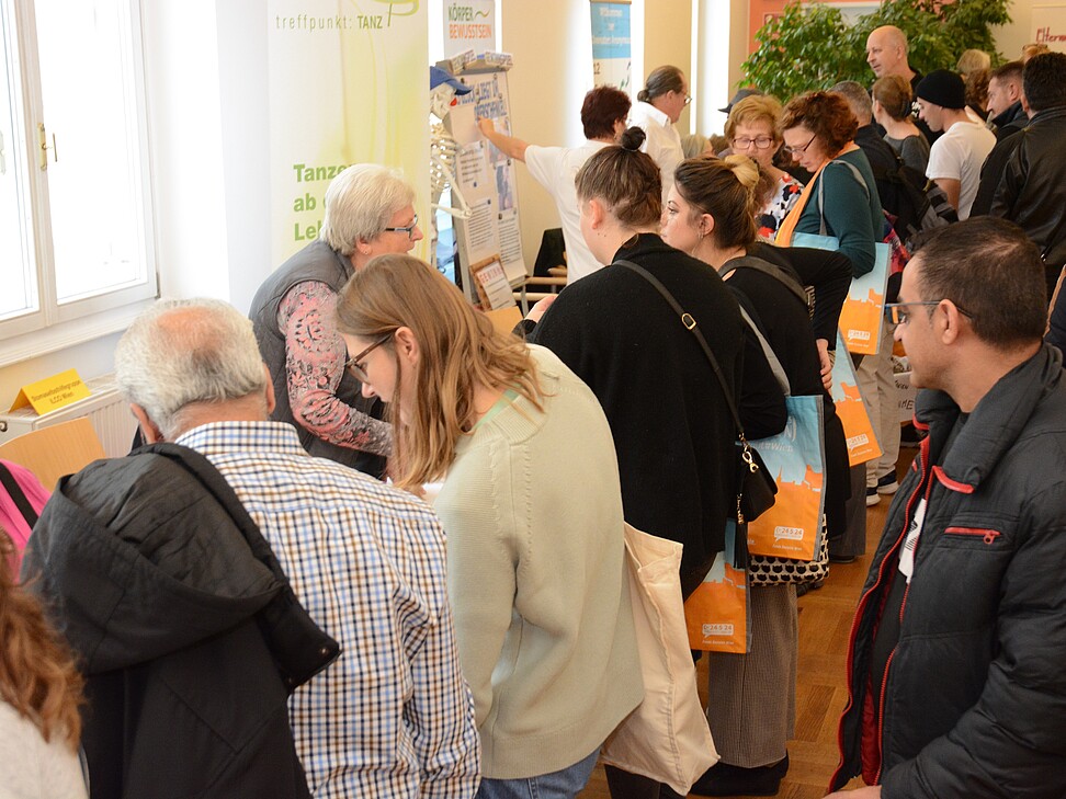 Die Messe zog zahlreiche Besucher/innen an