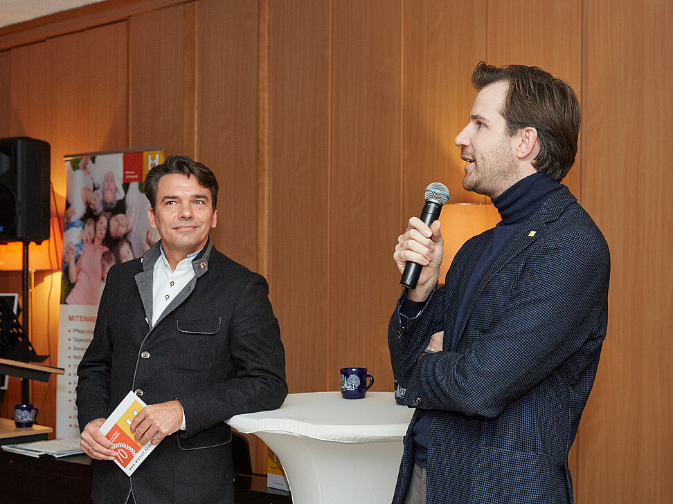 Wiener Hilfswerk-Vizepräsident Stephan Leixnering (rechts) dankte allen Unterstützer/innen der Organisation.