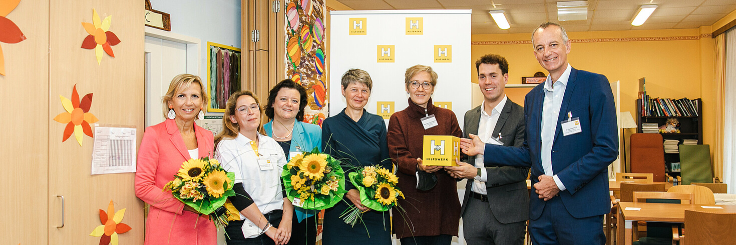 Gruppenbild mit fünf Frauen und zwei Männern