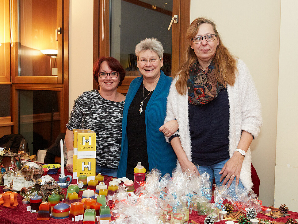 Zu kaufen gab es Taschen, Schmuck, Marmeladen, Keramik, Liköre, Kerzen und viele andere Dinge.