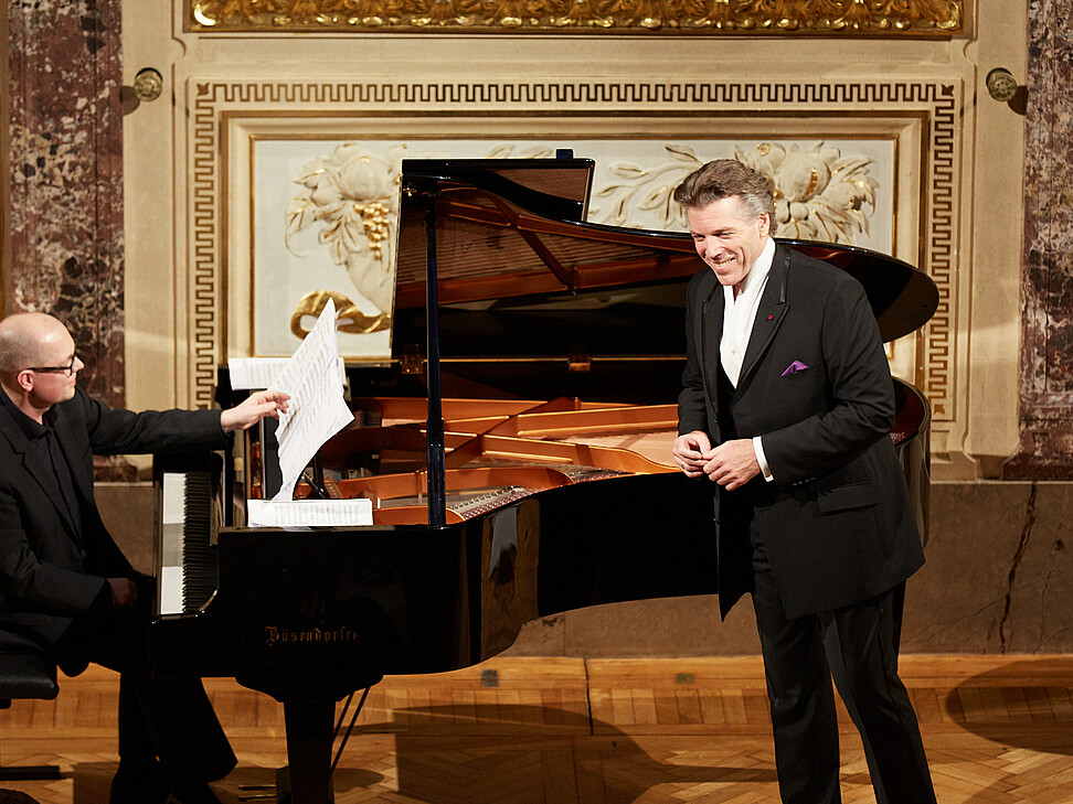 Christian Koch am Klavier (links), Thomas Hampson